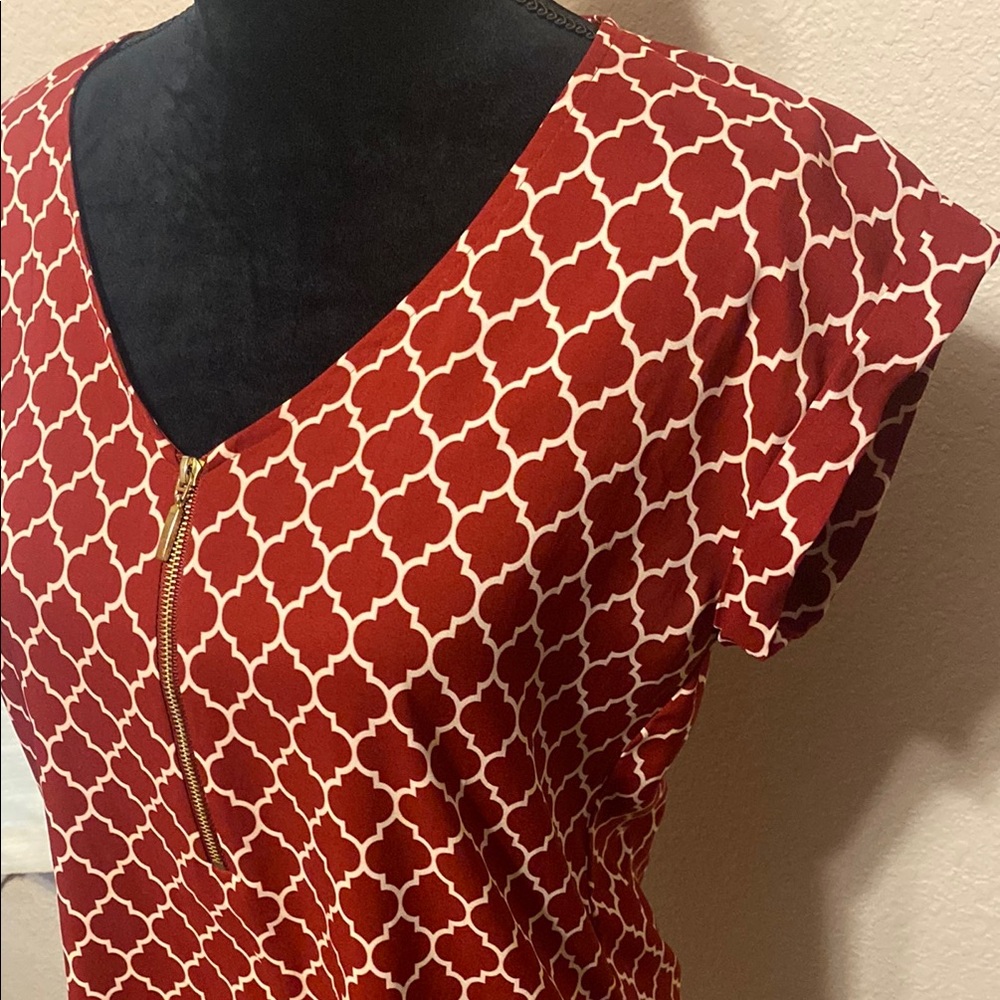 Express Women's Red Patterned Top - Picture 2 of 8